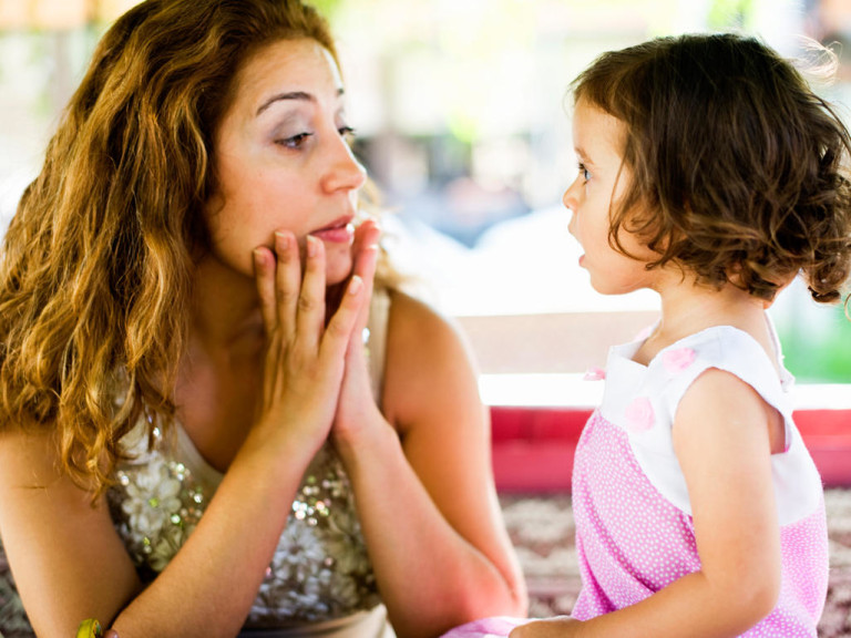 චූටි පැටව් ඉන්න අම්මලා "ගොතය" ගැනත් දැනුවත් වුණොත් නරකද?