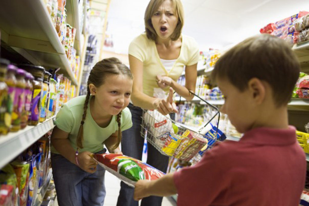 child_bother_to_mother