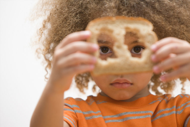 kid_having_unhealthy_foods