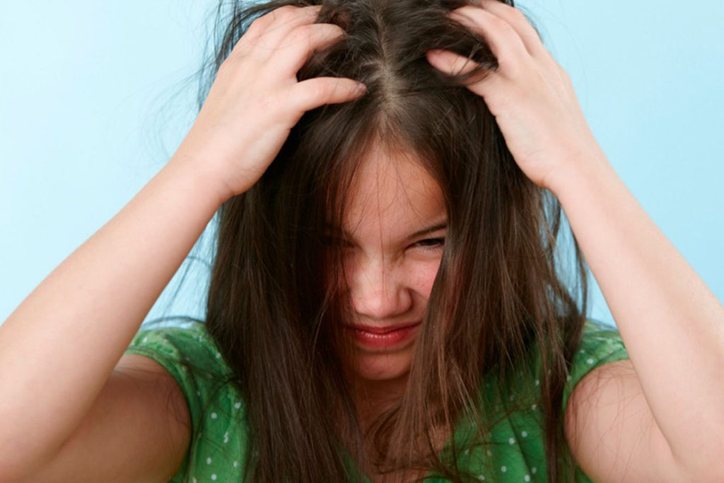 child_itching_hair