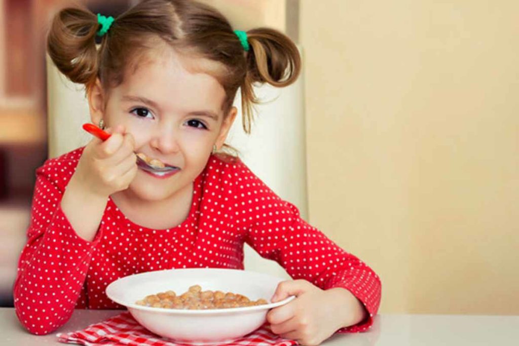 child_having_breakfast_caregrow