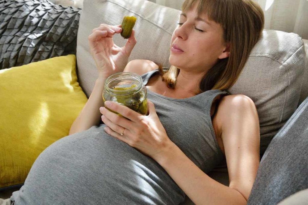 pregnant_mother_having_a_meal