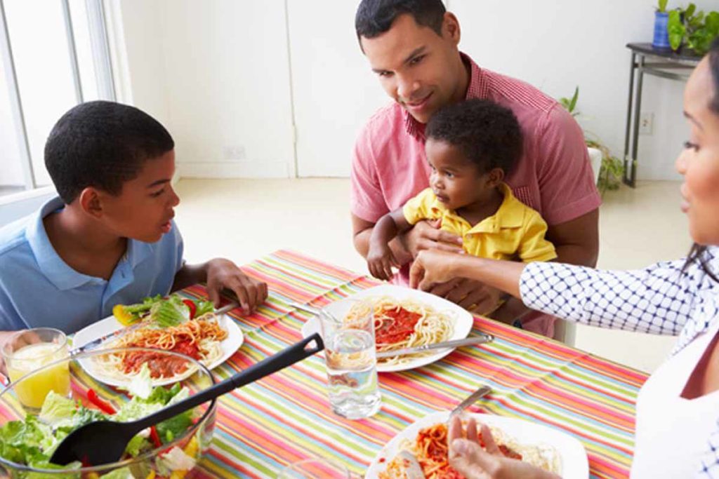 having_lunch_with_child