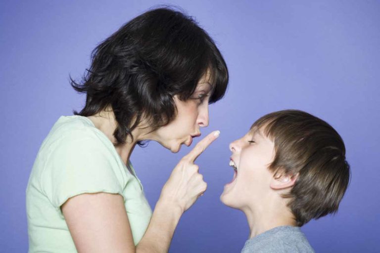 mother-advising-child