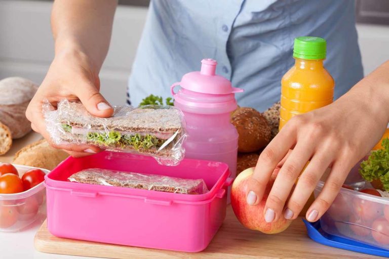preparing-child-lunch-box