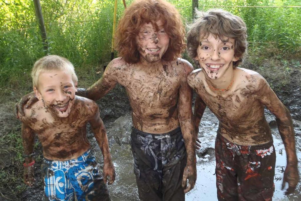 children-having-new-experiance